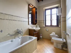 Beautiful old villa with a garden and private swimming pool in the Etruscan countryside - Image 2
