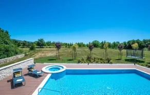 Stunning Home in Sumber with Outdoor Swimming Pool, Hot Tub & 3 Bedrooms - Image 5