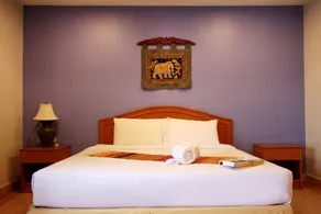 Seven Oaks Inn - Image 1