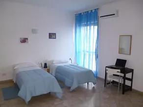 Le Grand Bleu B&B - Image 2