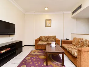 Moon Hotel by OYO Rooms - Image 4