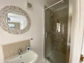 Entire 3-bed House - Child & Pet Friendly - Image 5