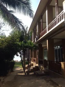 Hut Sun Bungalow - Image 3