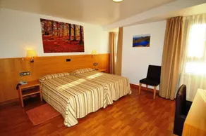 Hotel Lacreu - Image 4