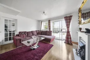 Spacious 5-bed House in Aylesford - Image 3