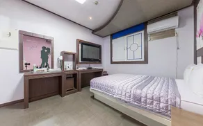Any Motel - Image 3
