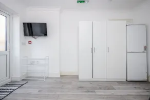 Remarkable 1-bed Studio in Dagenham - Image 3