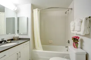 Oakwood Crystal City - Image 3