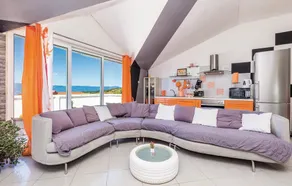 Stunning Home in Cavle With Wifi and 3 Bedrooms - Image 2