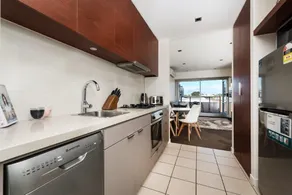 Melbourne Beachside Apartment - Image 4