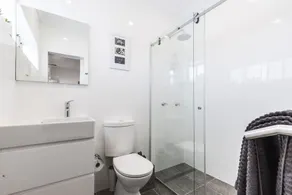 Quiet Spacious Apt with AIR CONDITIONING & Netflix - Image 2