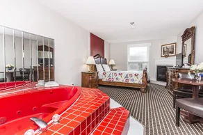 Grewals Inn & Suites - Image 2