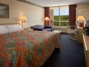 Knights Inn Newport - Image 2