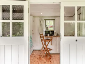 Shepherd's Hut - Image 2