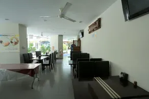 RedDoorz @ Istana Kuta Galeria - Image 4