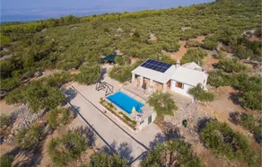 Nice Home in Sutivan With 2 Bedrooms, Wifi and Private Swimming Pool - Image 3