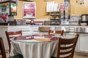 Econo Lodge - Image 2