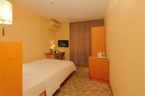 L'Otel - Image 4