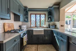Remarkable 4-bed Cottage in Cearleon - Image 4