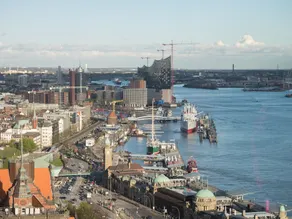 Holiday Inn Express HAMBURG CITY CENTRE - Image 3
