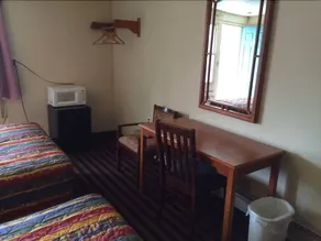 Economy Inn - Image 2