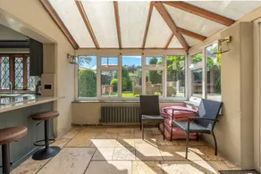 Remarkable 4-bed Cottage in Cearleon - Image 5