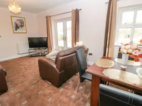 The Lodge - Image 4