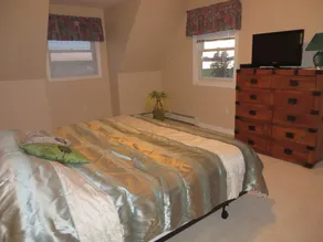 Bayshore Charm Summer Home - Image 2