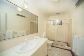 Birchgrove Collers Beach - Pet-Friendly Apartment - Image 4