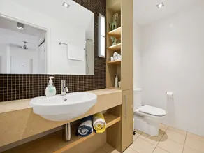 Luxury Marina View Apartment - Image 5