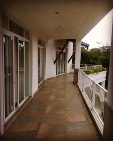 Sunlit Villa - Image 4