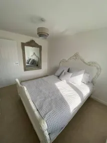 Beautiful 4 Bedroom 3 Beds House in Glasgow - Image 2