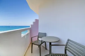 Evelyn Beach Hotel - Image 4
