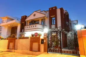 OYO 402 Hotel Noida Residency - Image 4