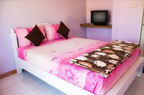 Baan Pug Takayai Guesthouse - Image 2