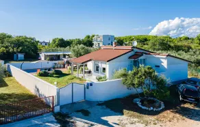 Nice Home in Pula With Outdoor Swimming Pool, Wifi and 2 Bedrooms - Image 5