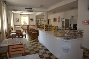 Hotel Larenzia - Image 5