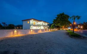 A Ponte Studios & Apartments - Image 2