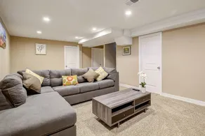 Sunny 5 Bedroom House - Image 3