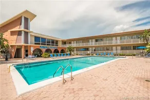 Gorgeous Apartment walking distance to Beach!! - Image 5