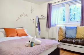 1 Bedroom Apartment With Garden in Mudchute - Image 3