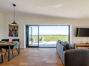 2-bed Modern Bungalow - Outstanding Country Views - Image 2