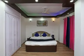 OYO 8637 Shivam Hotel - Image 4