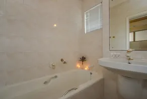 18 Burlington B&B - Image 3