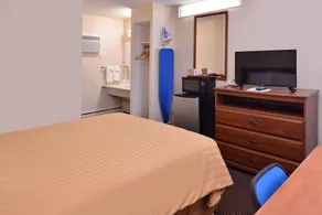 Red Carpet Inn - Image 2