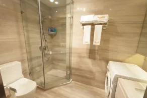 Oak International Apartment - Image 4