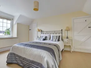 Modern Holiday Home in Lydstep With Fenced Garden - Image 4