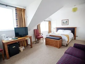 Gracellie Hotel - Image 3