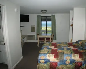 Beach House Inn and Suites - Image 4