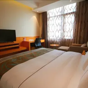 Huangcheng Crystal Hotel - Image 2